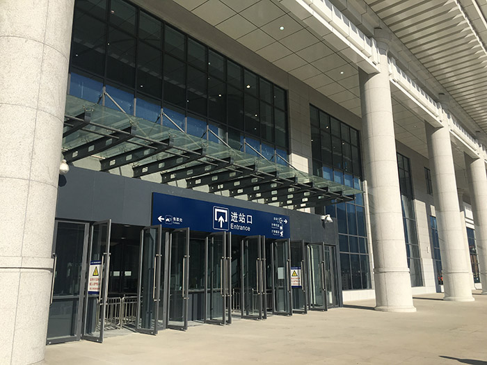 全國(guó)、省市政協(xié)委員體驗(yàn)蘭渝鐵路、視察階州廣場(chǎng)