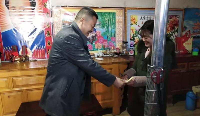 堅(jiān)持精準(zhǔn)幫扶，合力脫貧攻堅(jiān)——市龍江城鄉(xiāng)發(fā)展集團(tuán)、隴南太平洋財(cái)險(xiǎn)公司聯(lián)合開(kāi)展幫扶文縣橋頭鎮(zhèn)安子坡村2019年春節(jié)慰問(wèn)活動(dòng)