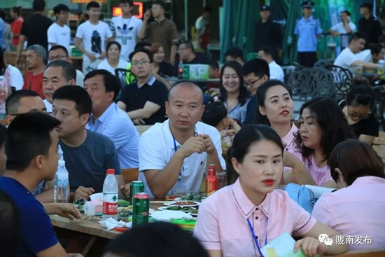 好嗨喲！隴南第一屆青島啤酒節(jié)開幕啦，為期8天