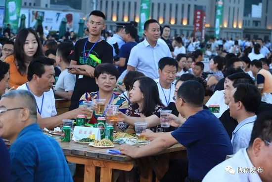 好嗨喲！隴南第一屆青島啤酒節(jié)開幕啦，為期8天