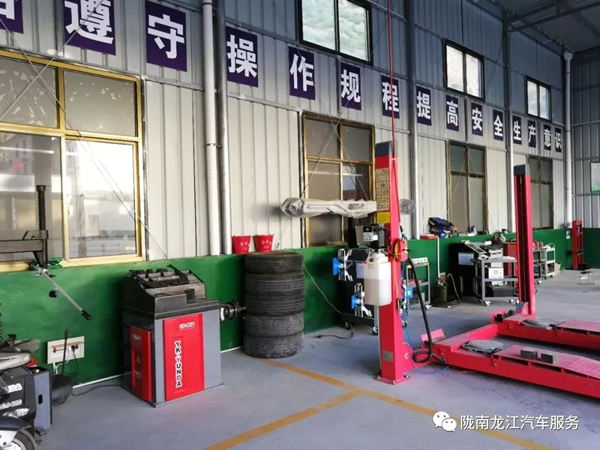 金錘鈑金，銀槍噴漆！龍江汽修值得信賴！