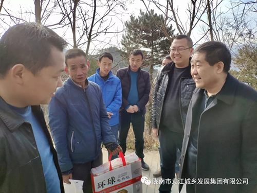 市龍江集團在文縣橋頭鎮(zhèn)安子坡村開展“解難題、辦實事、送溫暖”活動