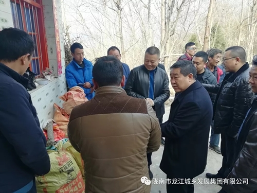 市龍江集團在文縣橋頭鎮(zhèn)安子坡村開展“解難題、辦實事、送溫暖”活動