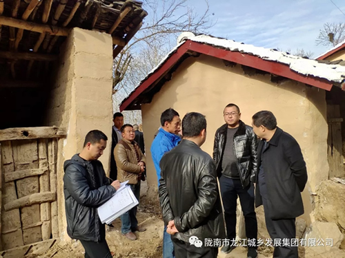 市龍江集團在文縣橋頭鎮(zhèn)安子坡村開展“解難題、辦實事、送溫暖”活動