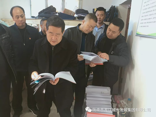 市龍江集團在文縣橋頭鎮(zhèn)安子坡村開展“解難題、辦實事、送溫暖”活動